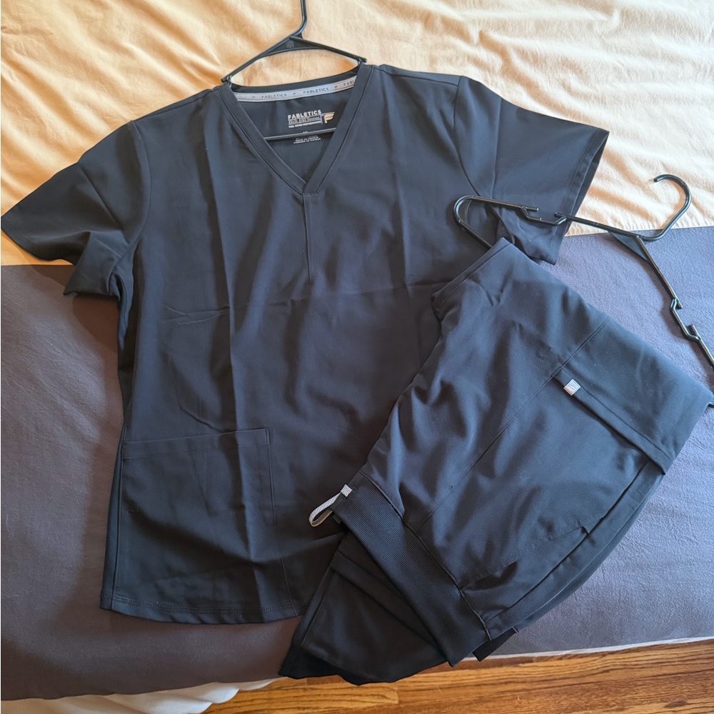 Fabletics scrub set